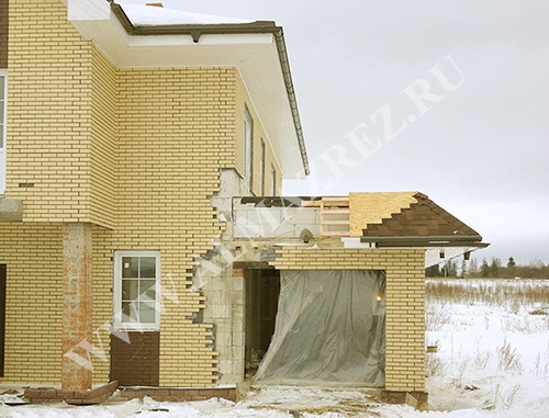 Общий вид дома и гаражной пристройки Общий вид дома и гаражной пристройки